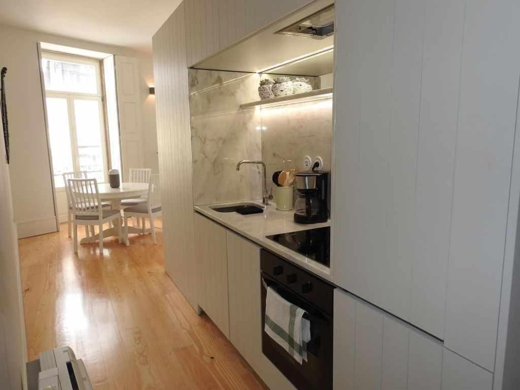 Oporto Delight 1 Luxury Apartment In Historic Center With Balcony Max 4 P Eksteriør billede